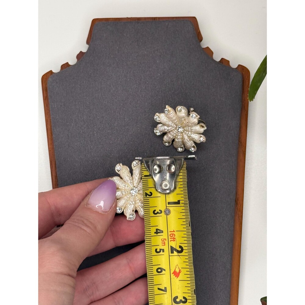 Vintage White Coral Statement Clip Earrings Rhinestone Coastal Resort - Picture 7 of 7